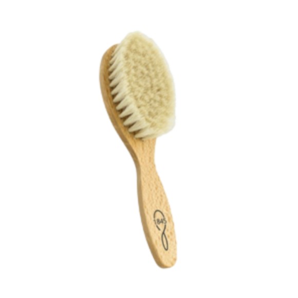 Brosse à cheveux bébé : comment bien la choisir ? 